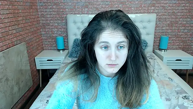 Holliy Cooper online show from 25, 10, 2025