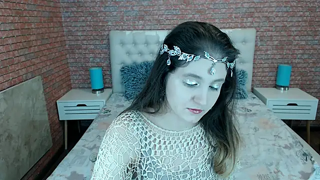 Holliy Cooper online show from 24, 11, 2025