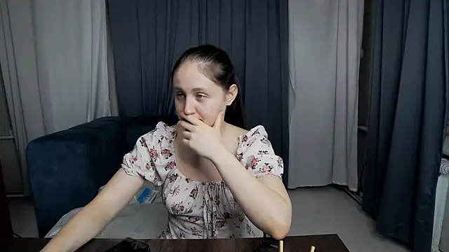 Snapshot of Holliy_Cooper chatting on 28, 7, 2026 Holliy Cooper online show from 28, 7, 2026