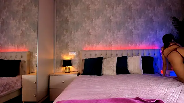 Snapshot of Rai_Raisa chatting on 6, 11, 2025 Rai Raisa online show from 6, 11, 2025