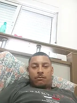 Snapshot of emrehliug12 chatting on 10, 3, 2025 emrehliug12 online show from 10, 3, 2025