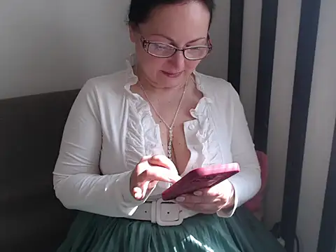 Snapshot of Alma44 chatting on 7, 5, 2026 Alma44 online show from 7, 5, 2026