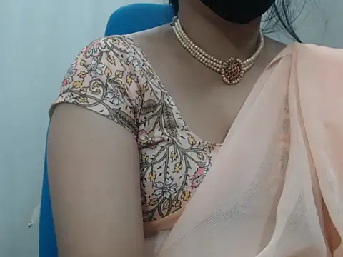 Lovely Siri 23 online show from 28, 7, 2026