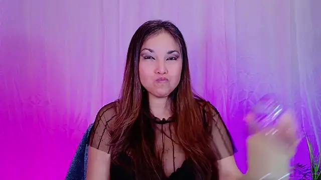 DivineLynn online show from 30, 12, 2024