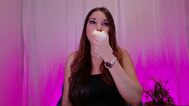 DivineLynn online show from 20, 1, 2025