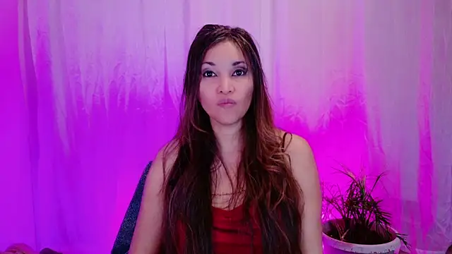 DivineLynn online show from 25, 1, 2025