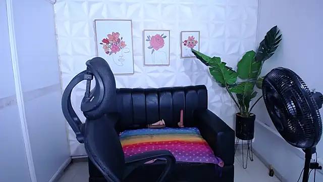 Valentinaa mature online show from 9, 11, 2025