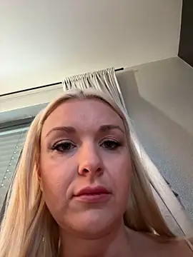 Snapshot of Bella-Tight chatting on 6, 3, 2025 Bella-Tight online show from 6, 3, 2025