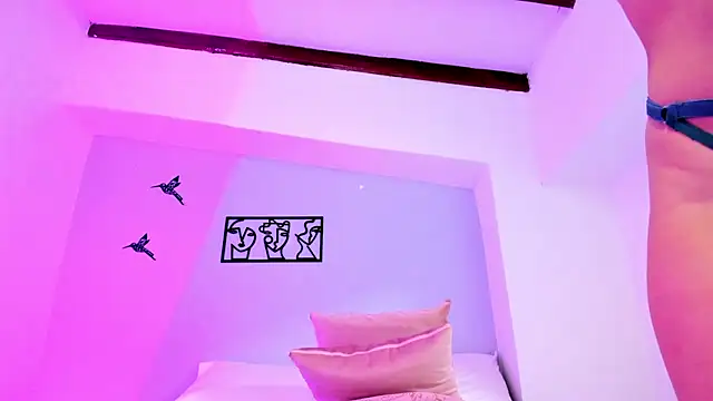 Laura Torres18 online show from 11, 3, 2025