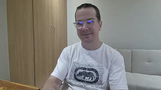 BrettJ81 online show from 17, 4, 2026