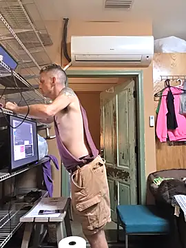 Snapshot of leahcimnikral chatting on 19, 9, 2025 leahcimnikral online show from 19, 9, 2025