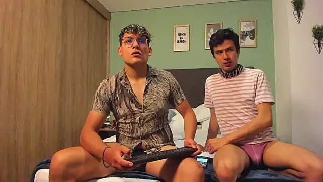 Snapshot of dom2travelersss chatting on 9, 1, 2025 dom2travelersss online show from 9, 1, 2025