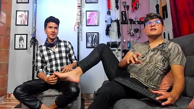 Snapshot of dom2travelersss chatting on 3, 2, 2025 dom2travelersss online show from 3, 2, 2025