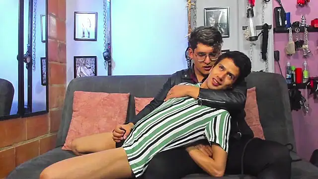 Snapshot of dom2travelersss chatting on 7, 3, 2025 dom2travelersss online show from 7, 3, 2025