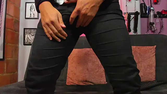 Snapshot of dom2travelersss chatting on 17, 3, 2025 dom2travelersss online show from 17, 3, 2025