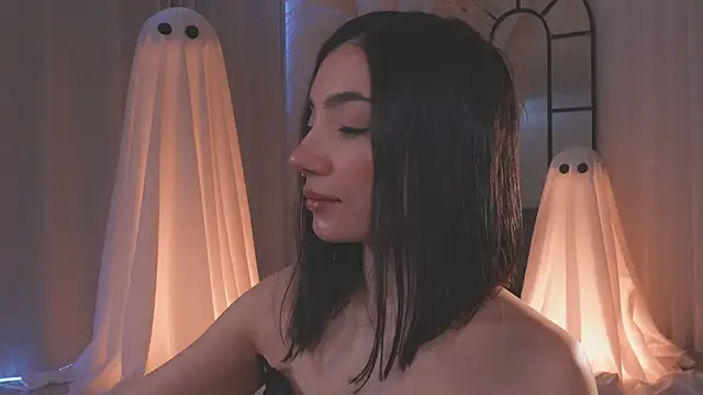 AmyArmstrong online show from 19, 10, 2025