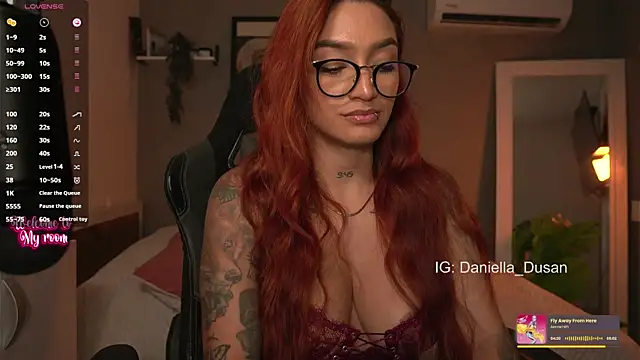 Snapshot of DaniDusan_ chatting on 20, 1, 2025 DaniDusan online show from 20, 1, 2025