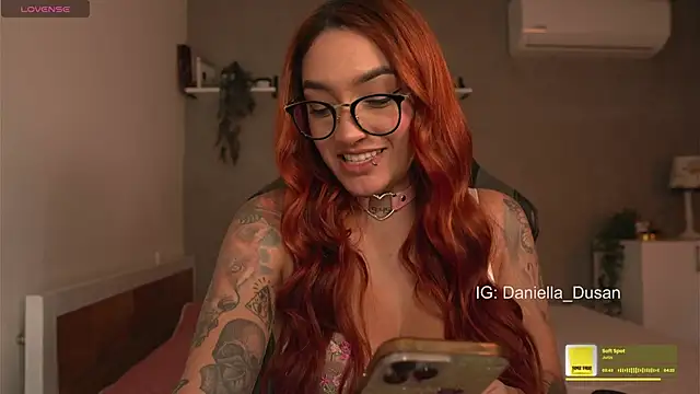 Snapshot of DaniDusan_ chatting on 28, 1, 2025 DaniDusan online show from 28, 1, 2025