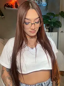 Snapshot of DaniDusan_ chatting on 3, 10, 2025 DaniDusan online show from 3, 10, 2025