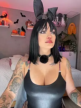 Snapshot of DaniDusan_ chatting on 18, 10, 2025 DaniDusan online show from 18, 10, 2025