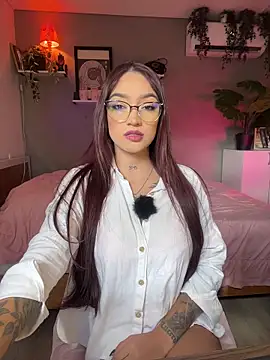 Snapshot of DaniDusan_ chatting on 2, 11, 2025 DaniDusan online show from 2, 11, 2025