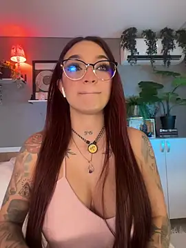 Snapshot of DaniDusan_ chatting on 23, 11, 2025 DaniDusan online show from 23, 11, 2025