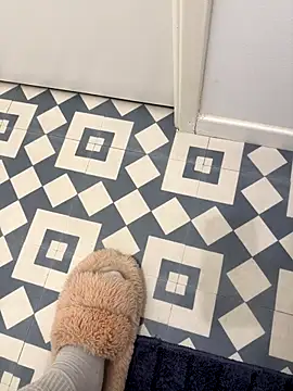 Snapshot of whose17 chatting on 21, 11, 2025 whose17 online show from 21, 11, 2025