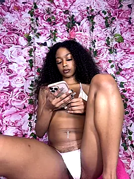 mismialove online show from 4, 10, 2025